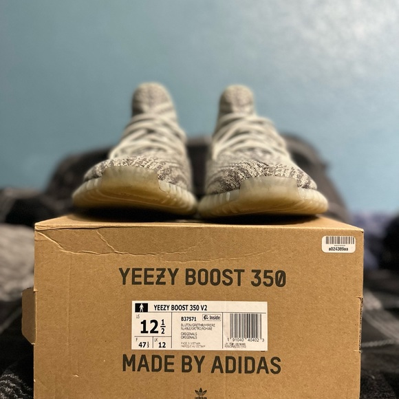 Yeezy 350 Blue Tint - Picture 2 of 5